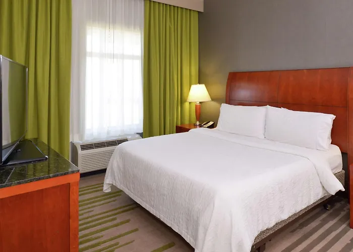 Hotel Hilton Garden Pivot Point 3*